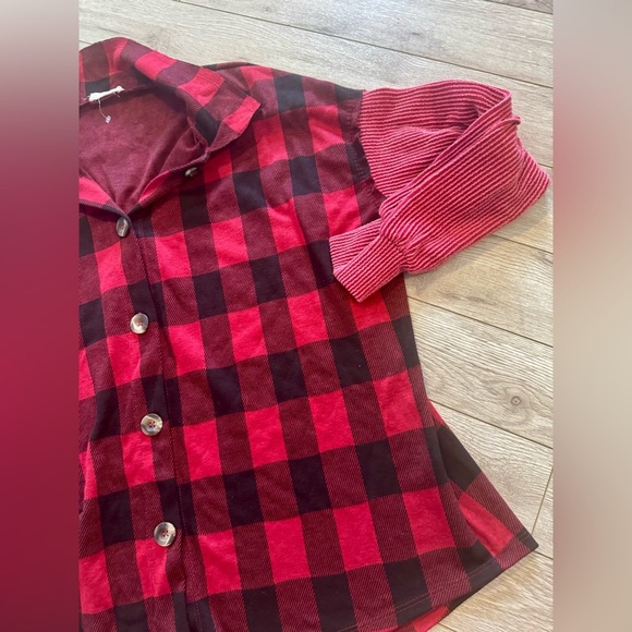 REB in J Buffalo Plaid with Red Ribbed Sleeves Oversized Small Boutique Top - Picture 8 of 9